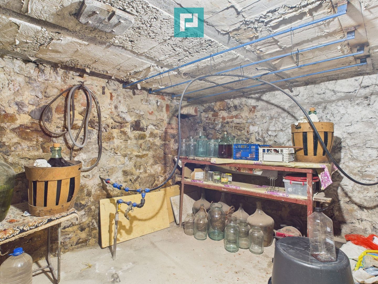 Două case, curte mare, lângă Castelul Huniazilor - Poză 38