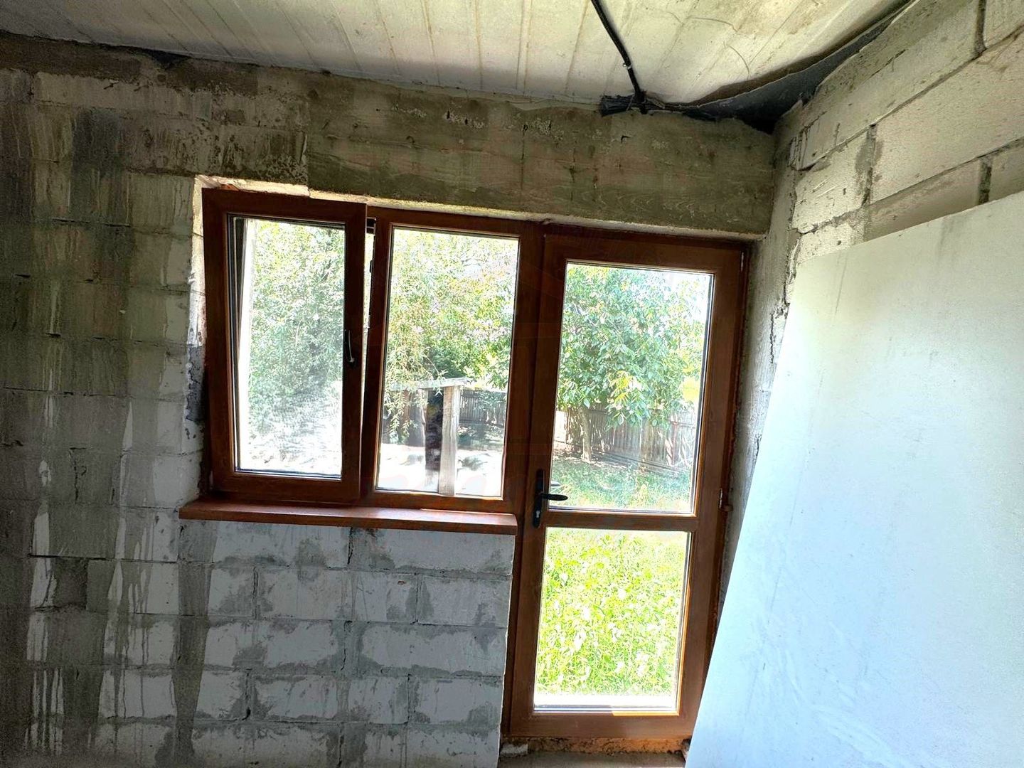 99.900 Euro casa+teren 1000 mp(concesiune) in com Sendreni - Poză 12