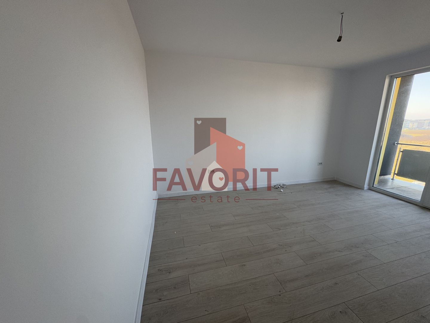 Etaj 1. Decomandat. Disponibil imediat. Loc de parcare - Poză 5