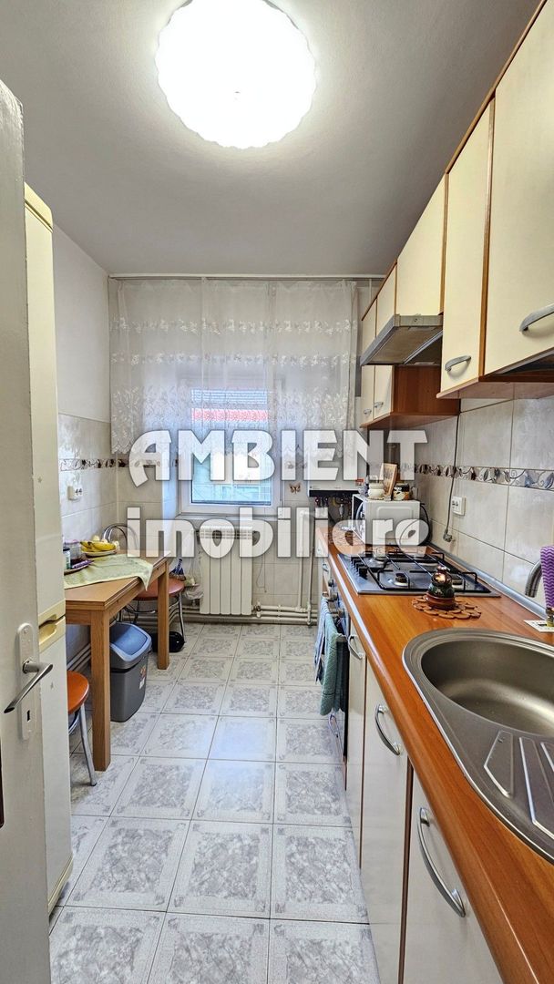 Apartament cu 2 camere, etaj 3,  zona Ultracentral; - Poză 4