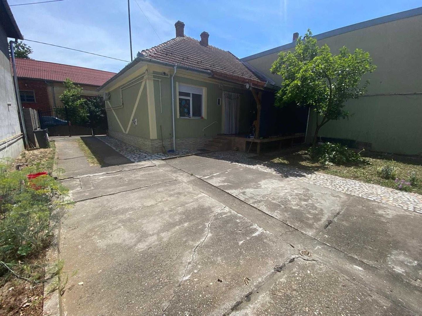 Vand Proprietate cu două case separate în aceeași curte, zona Cloșca - Poză 2