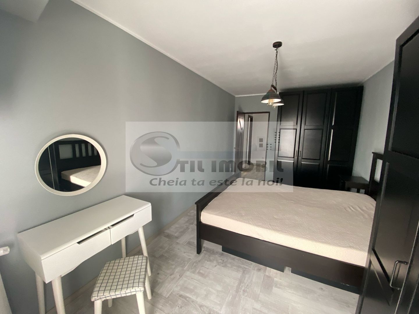 Apartament 2 camere decomandat mobilat Podul de Piatra 159000 euro - Poză 3