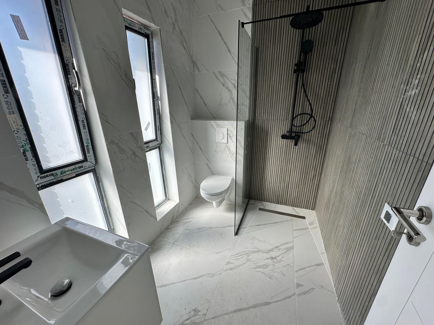 CASA SINGULARA- 5 CAMERE, TOATE UTILITATILE, FINISAJE PREMIUM,COMIS 0% - Poză 12