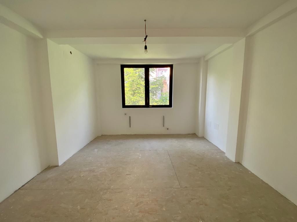 Refugiu Urban cu Eleganță Clasică – Vilă Renovată în Inima Primăverii - Poză 15