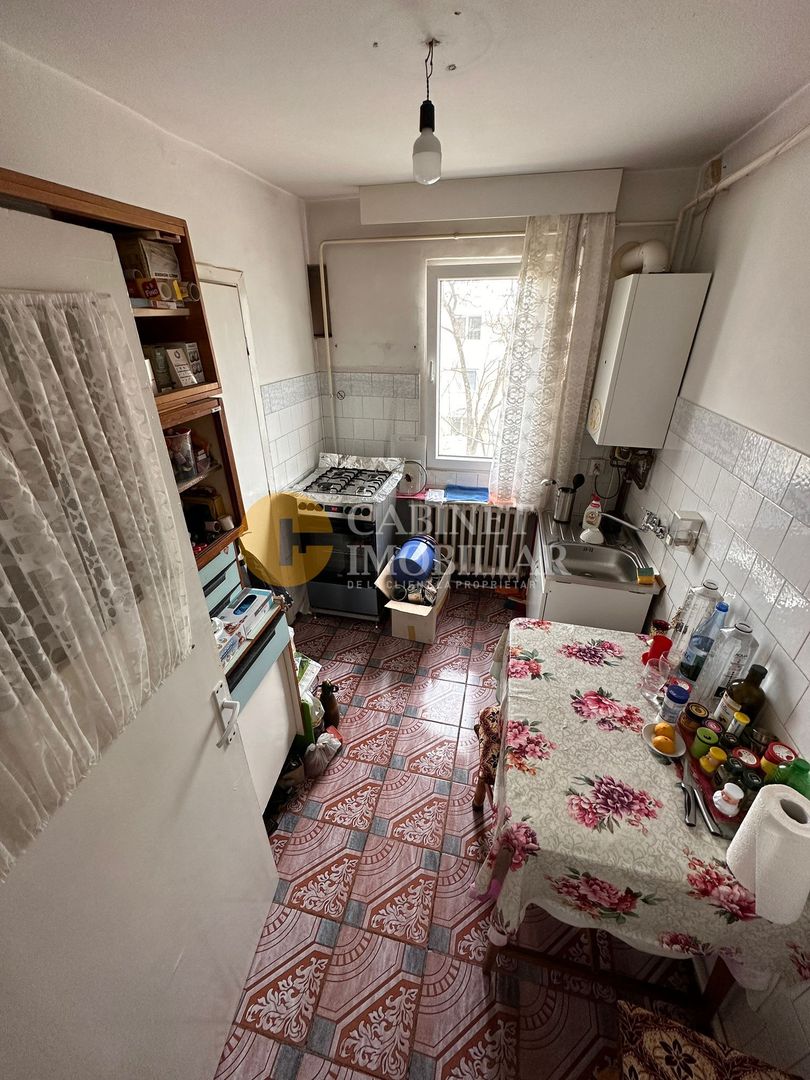 Bloc Fara Risc - Etaj Intermediar - 3 Camere - Zona Podu Ros - Poză 3