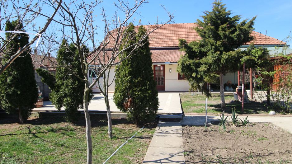 CASA CU TEREN GENEROS - Poză 1