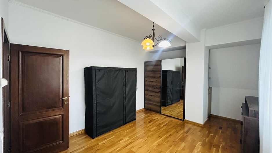 Penthouse de inchiriat, zona buna, terasa mare, mobilat si utilat - Poză 18