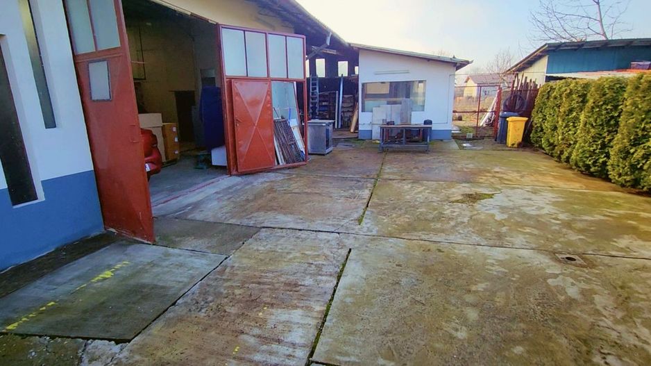 Vila 290mp + 4 spatii comerciale/chiriasi /depozitare, teren 1401 mp, acces DN1 - Poză 24