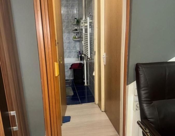 Apartament spatios cu trei camere, Brancoveanu, 80.000€ negociabil - Poză 13