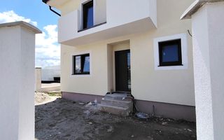 Casa Sibiu -  4 camere, 2 bai, curte - Poză 1