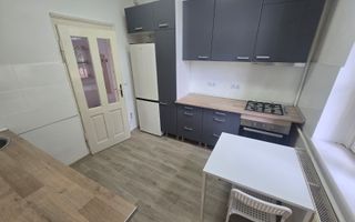 Apartament la casa cu 3 camere si curte Strada Bucegi - Poză 11