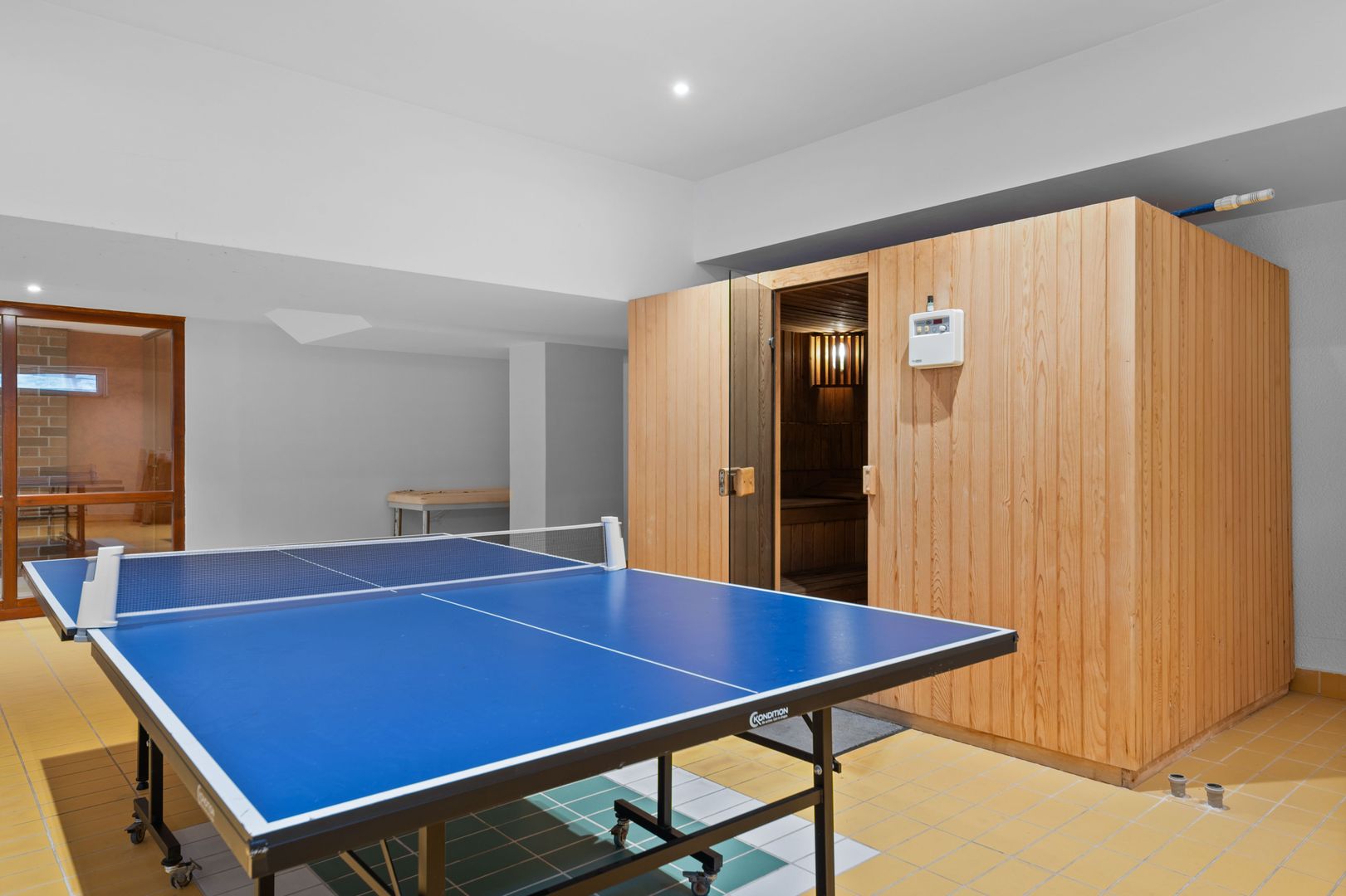 4 camere| semineu| piscina interioara | sauna | sala de sport| parcare - Poză 33