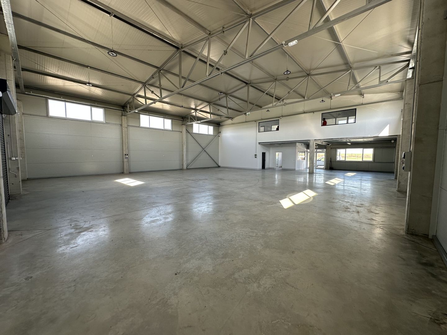 Hala depozitare cu birouri zona de N - Poză 14