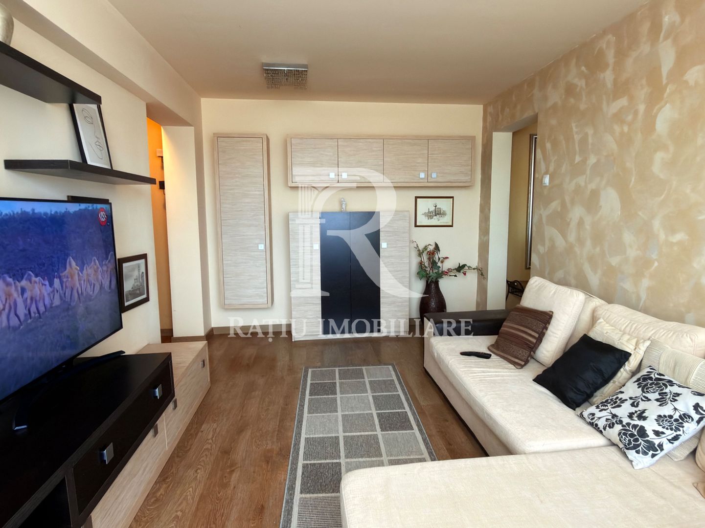 Apartament 3 camere | 2 dormitoare | Centrul Civic | Oradea - Poză 3