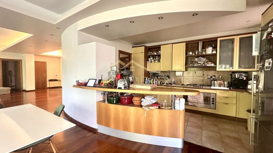 Apartament cu 4 camere *192mp* // Primaverii - Poză 5