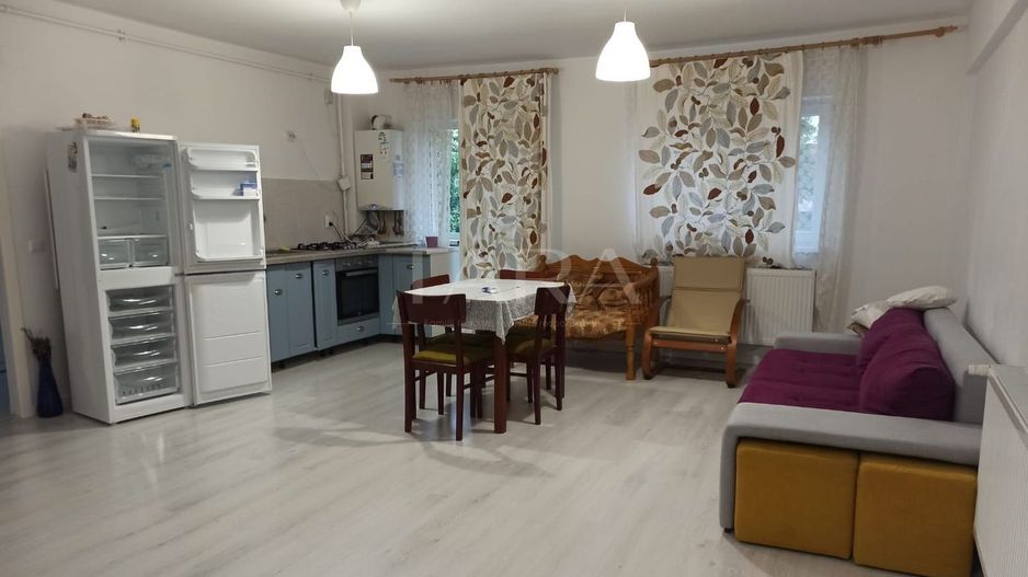 Apartament cu 3 camere, parcare subterană, zonă liniștită. - Poză 1