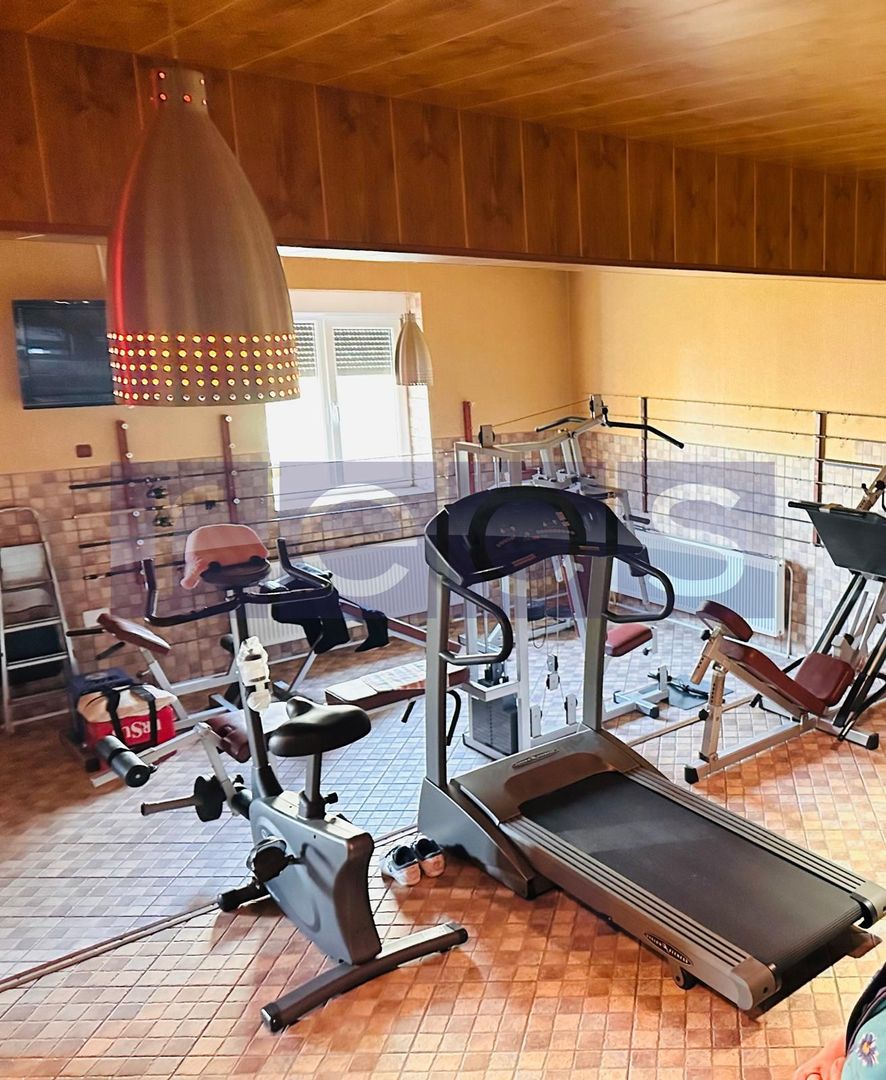 VILA DE VANZARE PE LAC | CREVEDIA | 7 CAMERE - Poză 18