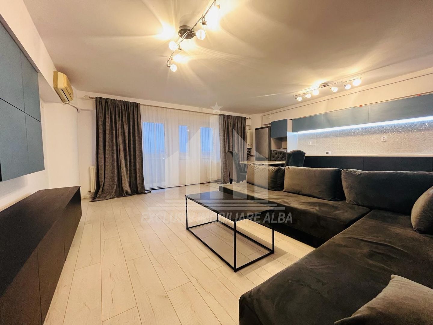 Apartament cu 3 camere decomandate, Centru - Poză 1