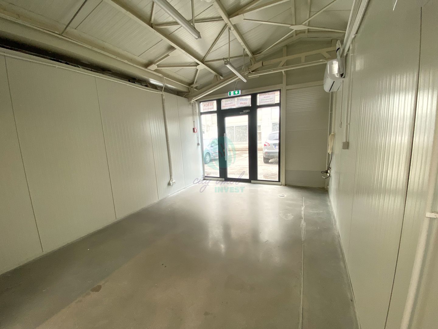 Spatii comerciale de inchiriat, Piata Delfinului - Poză 1