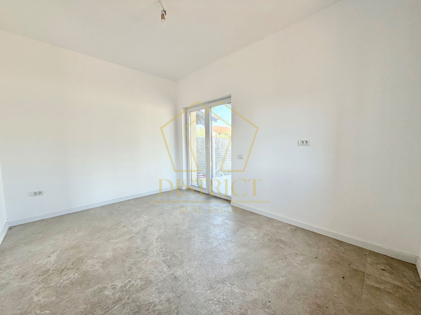 Duplex cu 5 camere si 2 bai, 470 mp teren si 115 mp utili in Ghiroda. - Poză 5