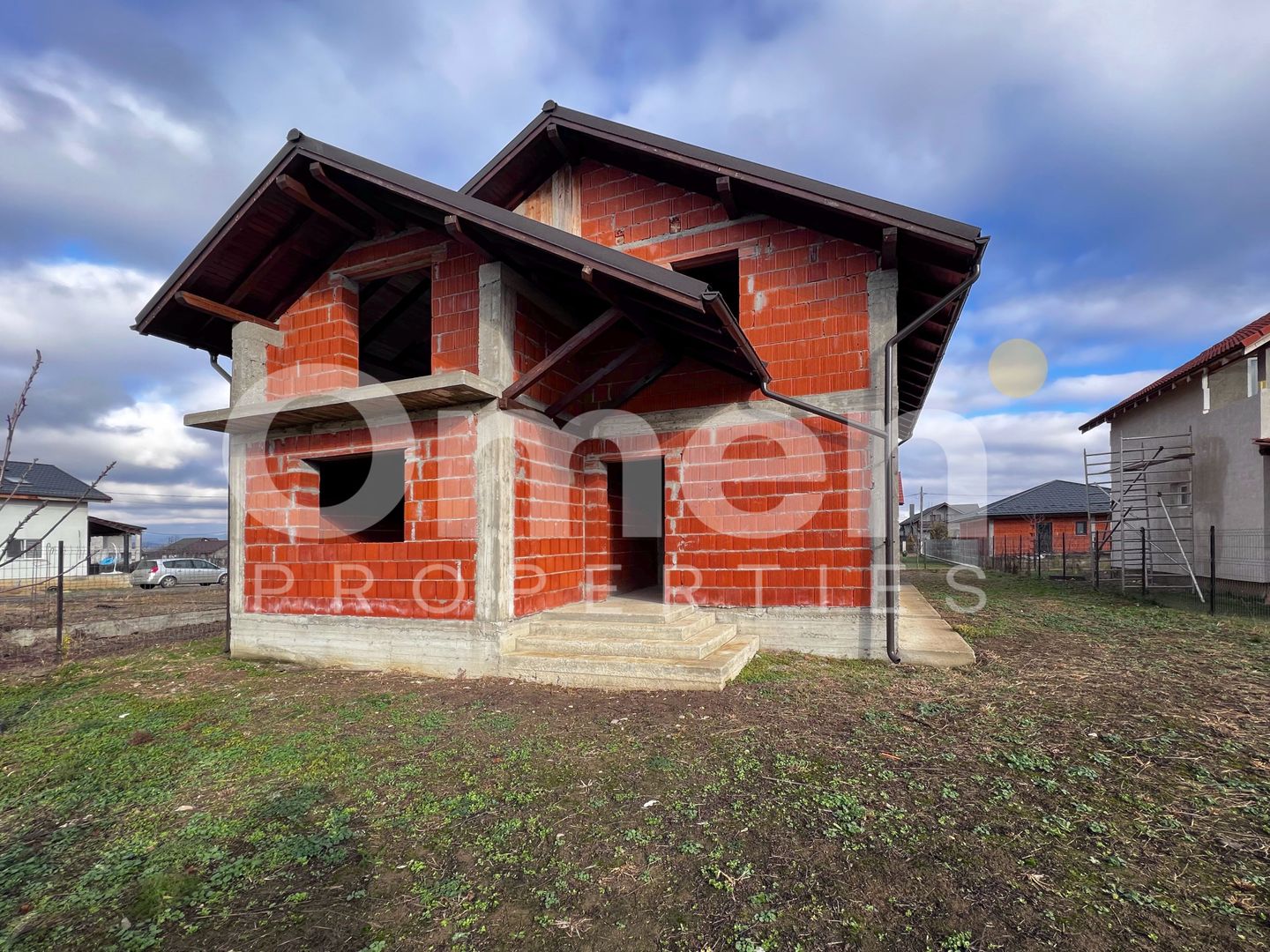 Casa P+M la rosu | 204 mp | 5 ari teren | compartimentare excelenta | Satulung. - Poză 1