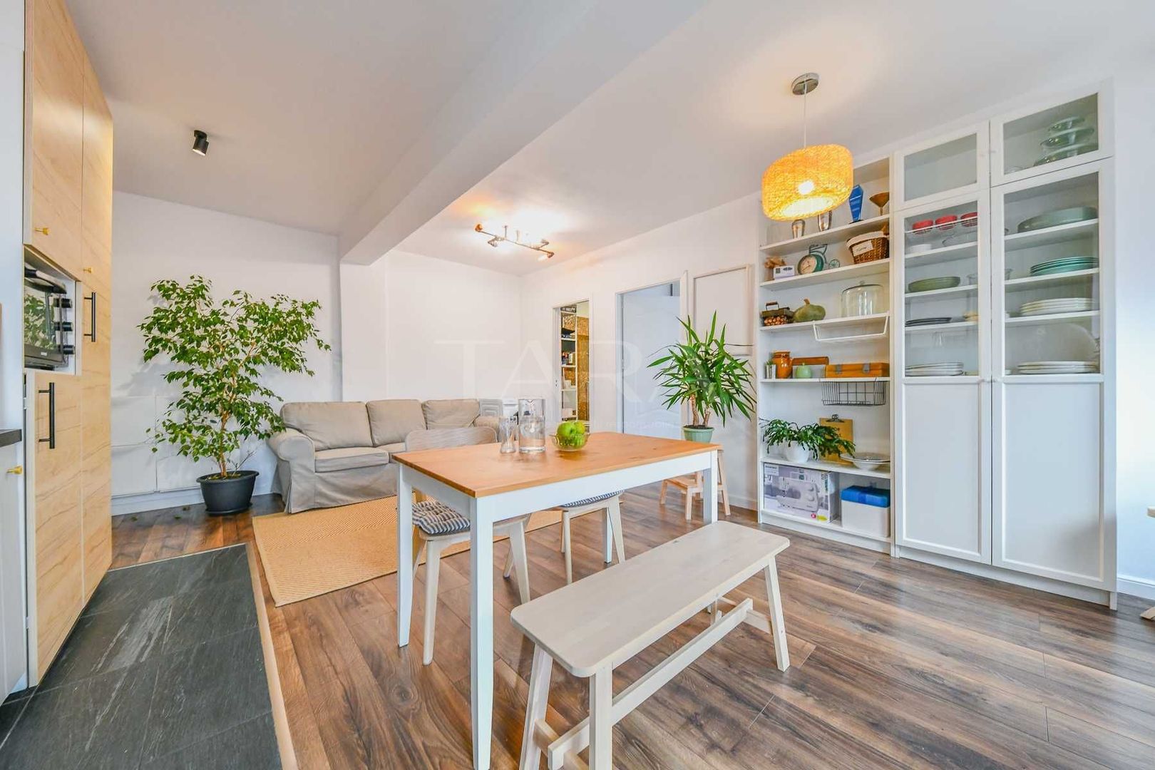 Apartament cu 2 dormitoare și garaj subteran zona Centrală Floresti. - Poză 3