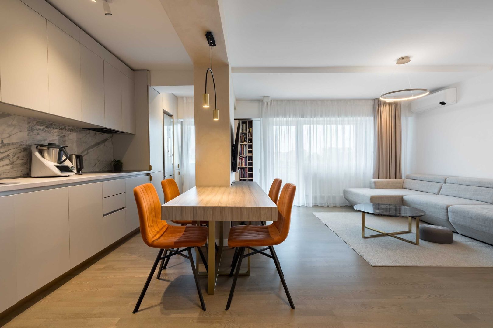 3 camere Bloc nou,Mobilat Utilat,Parcare sub,Paza,Boxa,Vedere panorami - Poză 1