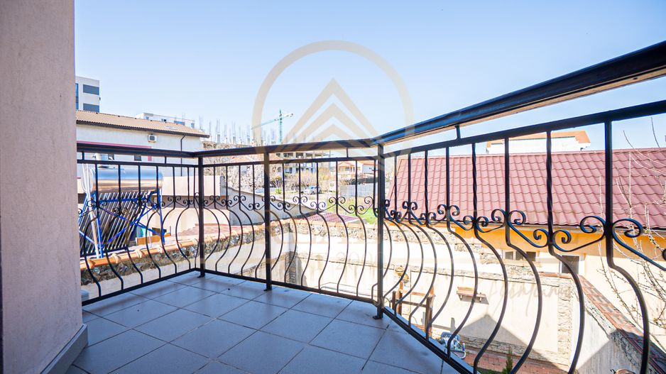Casa De Vanzare in Palazu Mare - Teren de 455 mp cu Piscina si Garaj - Poză 31
