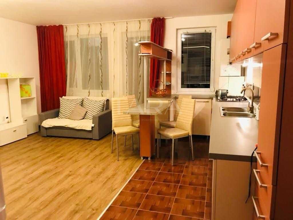 Apartament cu 3 camere, parcare cu CF, balcon 10 mp, zona Eroilor. - Poză 2