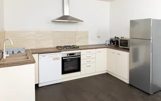 Vilă 5 dormitoare, 4 băi, 2 248mp teren, piscină. Preț: 229 000 E. - Poză 21