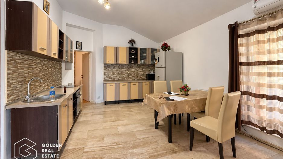 Casa individuala cu garaj si teren 556 mp, str Desseanu - Poză 9