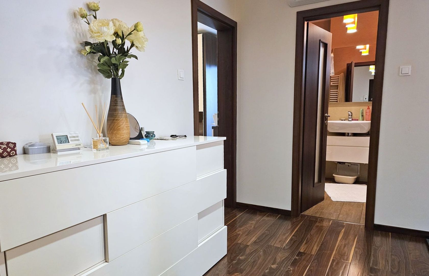 De inchiriat - 2 camere, zona centrala - biserica Sf. Precista - Poză 3