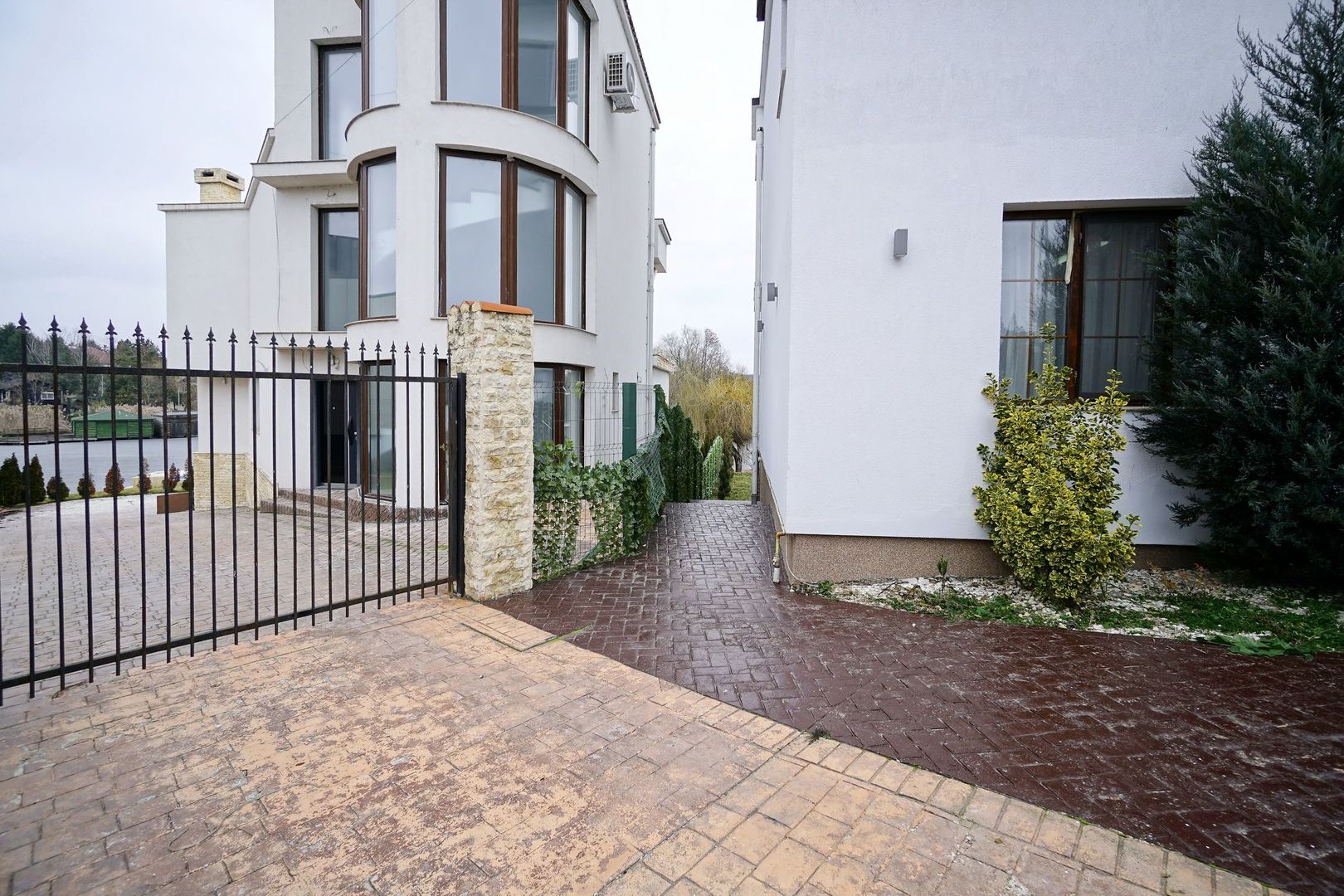 👉 Vilă spectaculoasă pe lac – Ghermănești | 573 mp | Terasă, ponton, - Poză 5