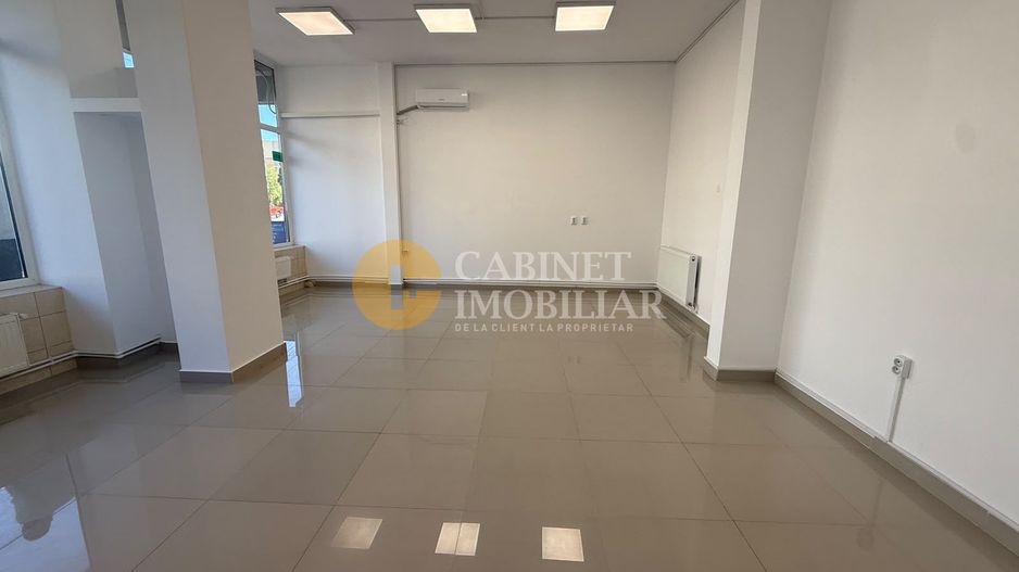 Spatiu Comercial Vitrat- 60mp - Front Stradal - Podu Ros - Poză 4
