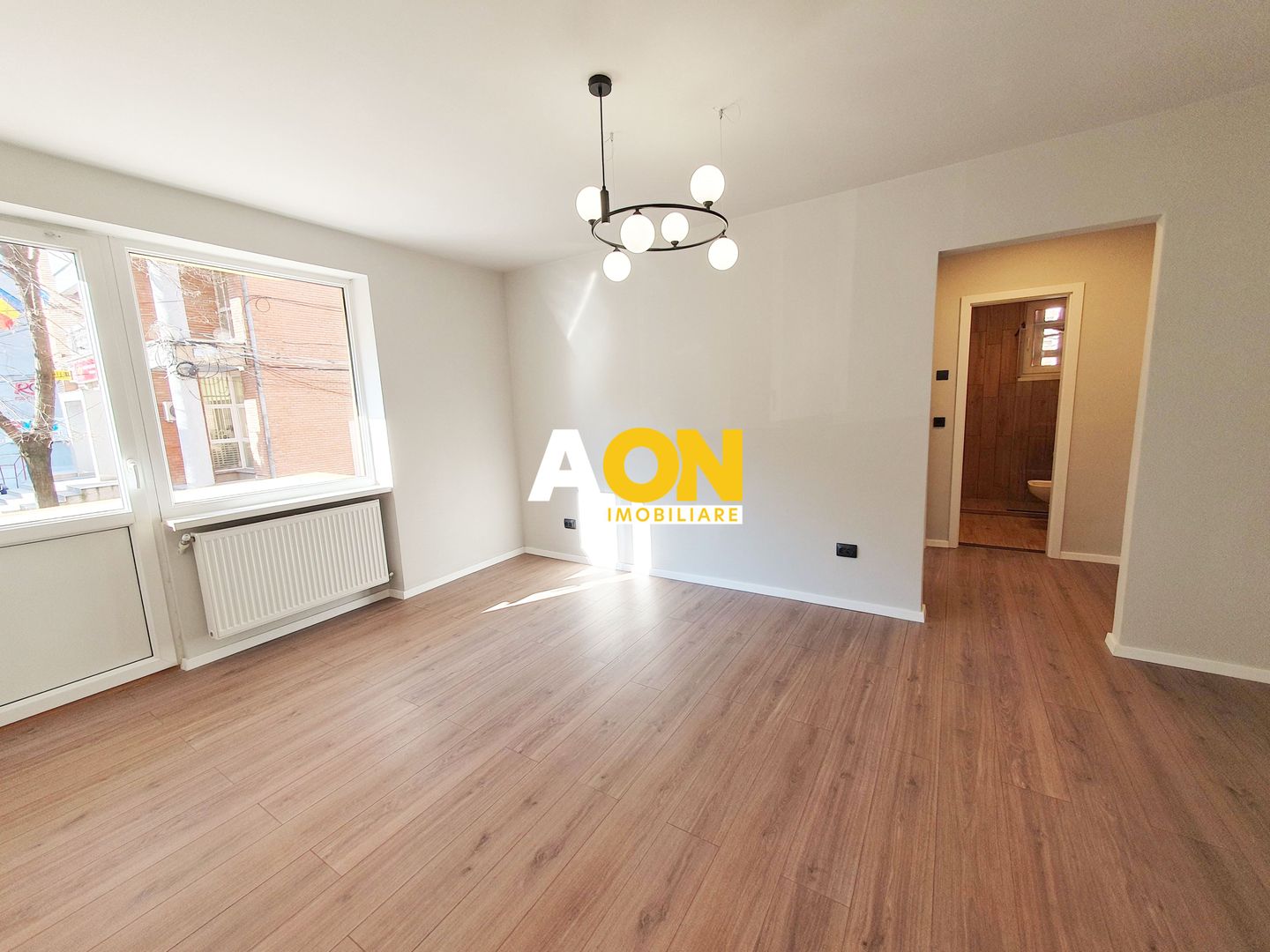 Apartament 2 camere, etaj 1, renovat complet, ultracentral - Poză 1