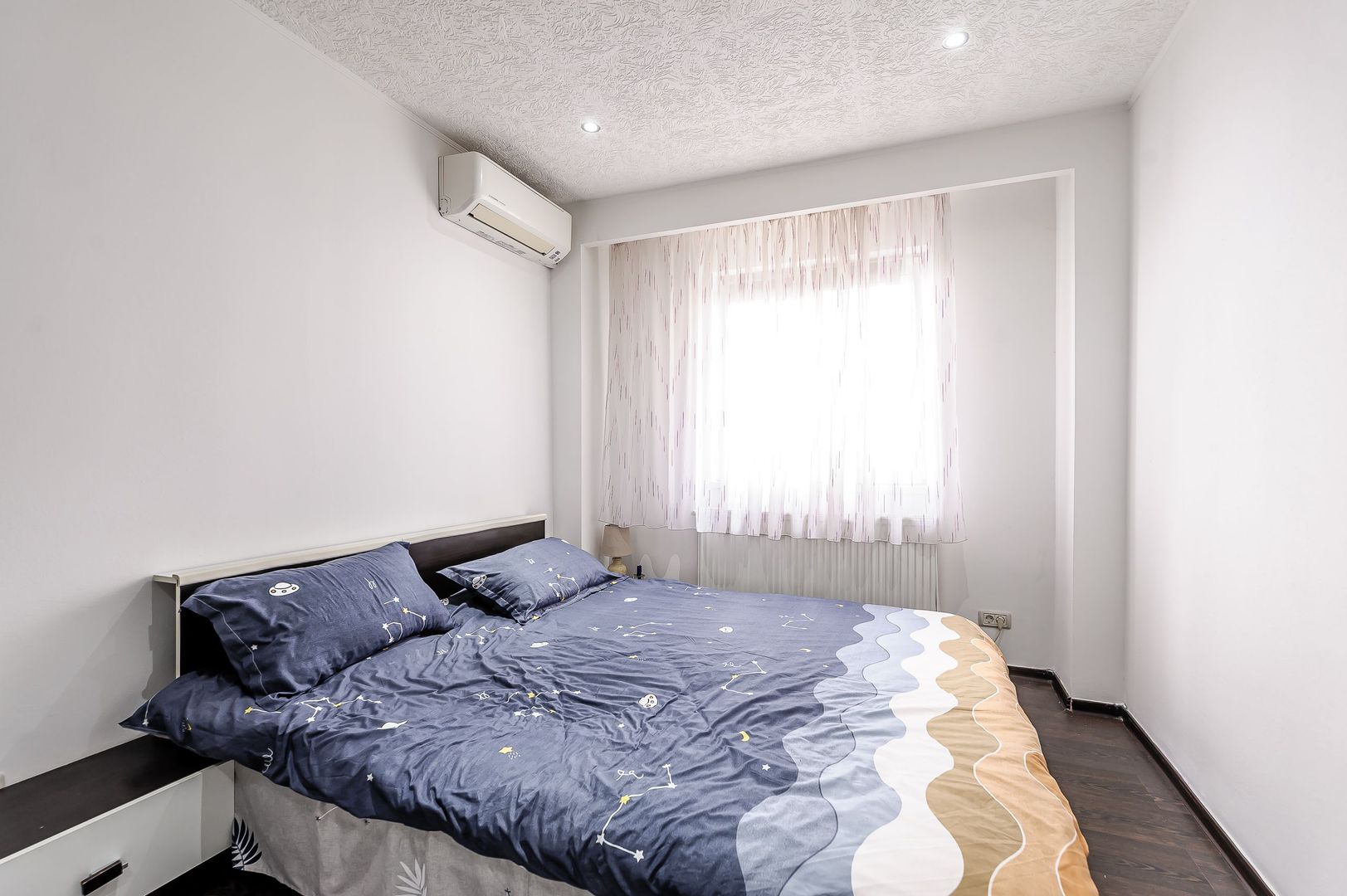 VANDUT! Apartament 3 camere - renovat recent - Poză 3