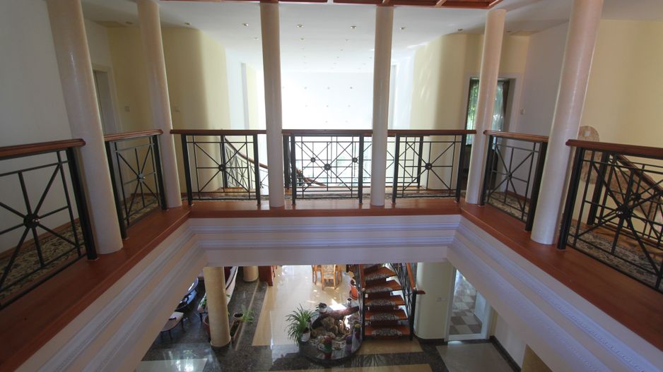 Casă / Vilă cu 8 camere de vânzare în zona Semicentral - Poză 37