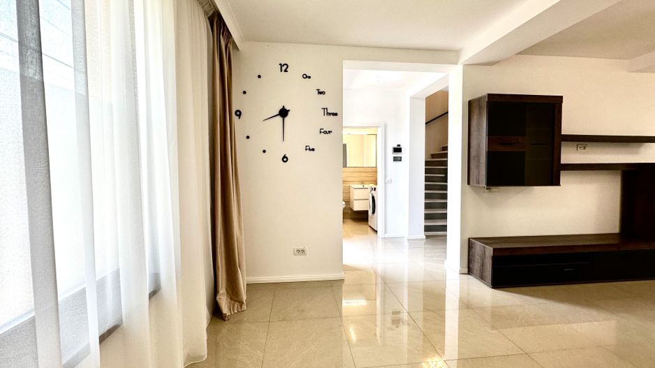 Casa de inchiriat la Liziera Pădurii - intrarea in Dumbrăvița - Poză 3