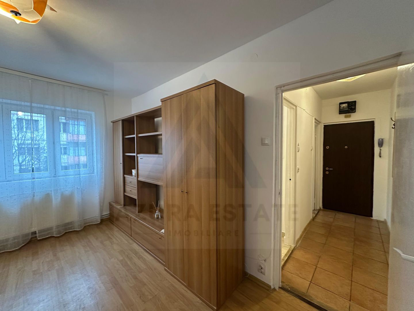 Apartament 2 camere bucatarie inchisa si baie cu geam pe Nicolae Iorga - Poză 1
