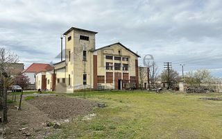 Hala cu teren de vanzare in zona Garii din Salonta - Poză 1