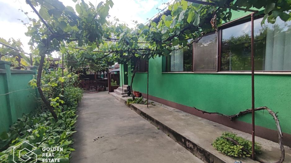 Casa din caramida in centrul Lipovei, 880 teren - Poză 2