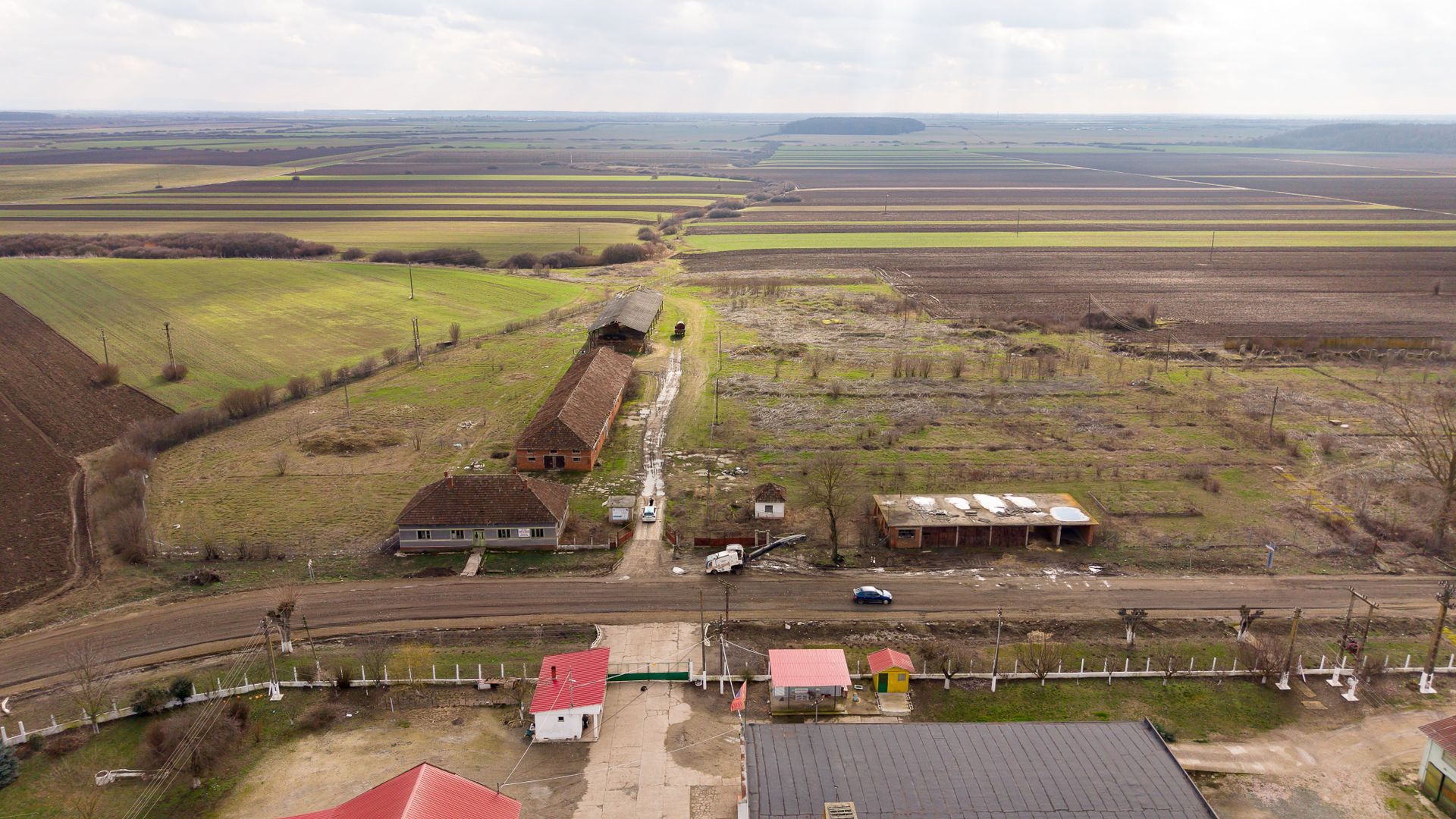 Fermă cu teren intravilan de 35000 mp în Mișca - Poză 23