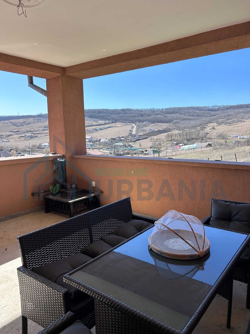 Casă modernă și spațioasă, 6400 mp teren, terase si garaj 389.000 € - Poză 1