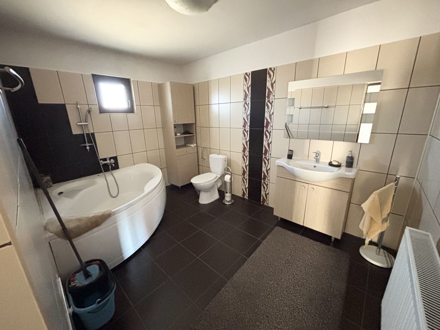 VILĂ MODERNĂ P+1 169 MP UTILI, CURTE GENEROASĂ 768 MP, IN APROPIERE DE BUCURESTI - Poză 25