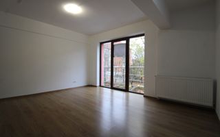 8 incaperi, 2 bai, centrala proprie, 3 locuri de parcare; Lipovei. - Poză 11