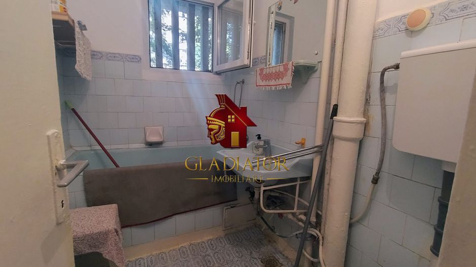 Copou Parc ferit de agitatia bulevardului, spatiu verde, et 1 cu lift - Poză 7