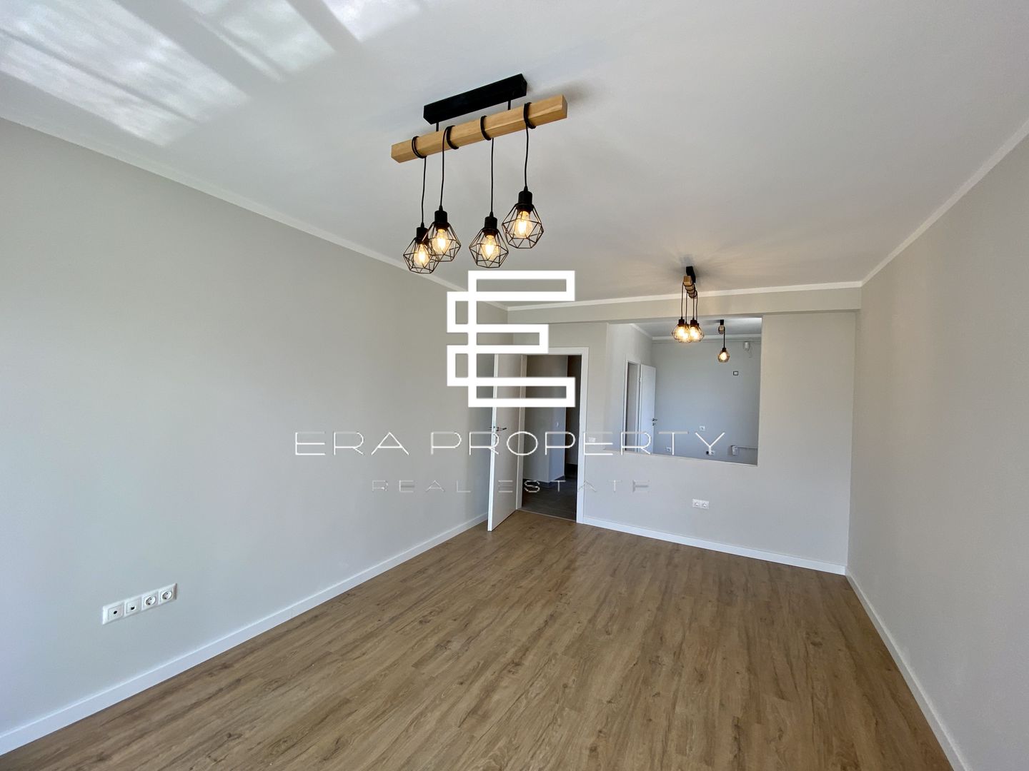 Apartament 3 camere /71 mp, /LA CHEIE /zona Industriala Vest - Poză 1