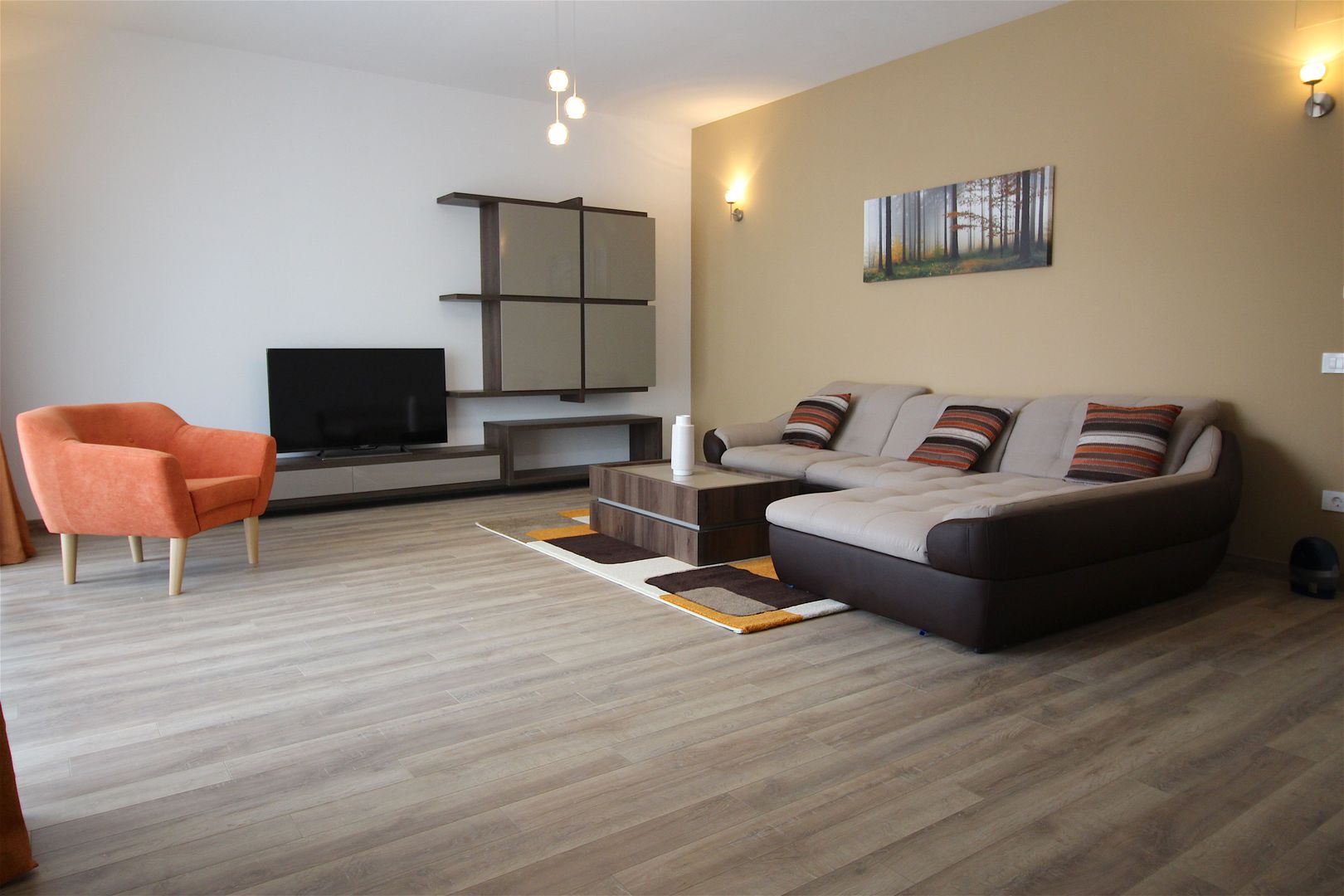 Apartament cu 3 camere de închiriat în zona Nord - Poză 1