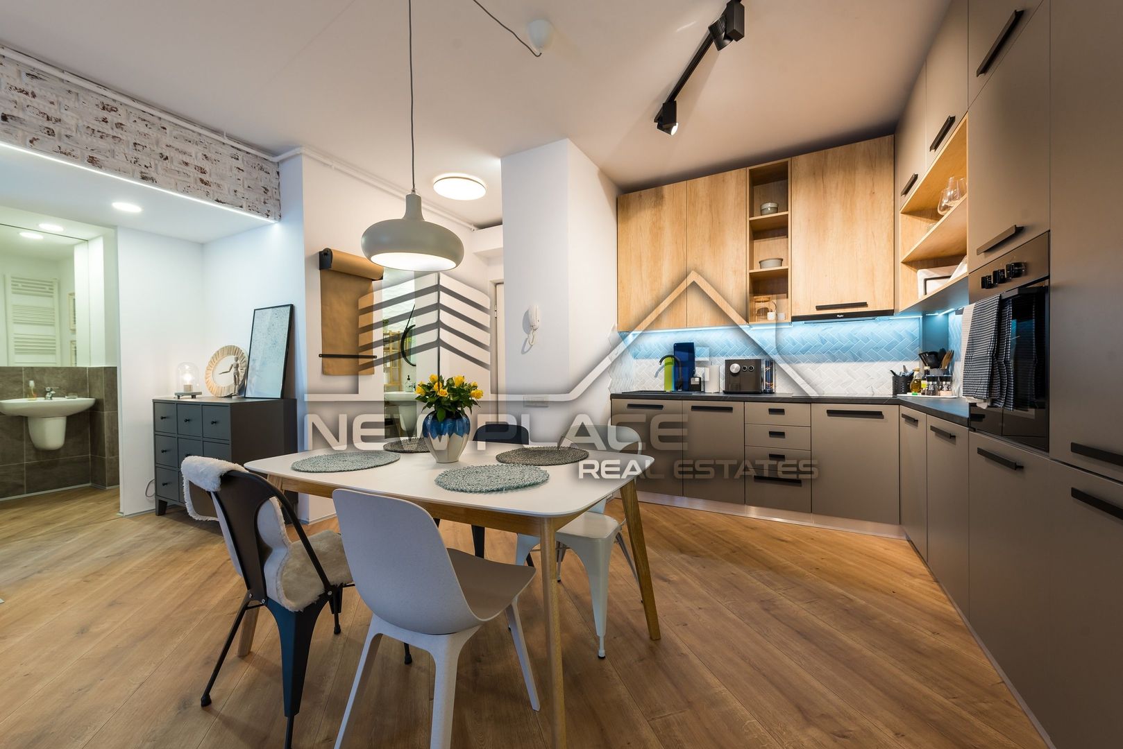 [VIDEO] 4City North | Apartament exclusivist | Vedere curtea interioara | Lux - Poză 3