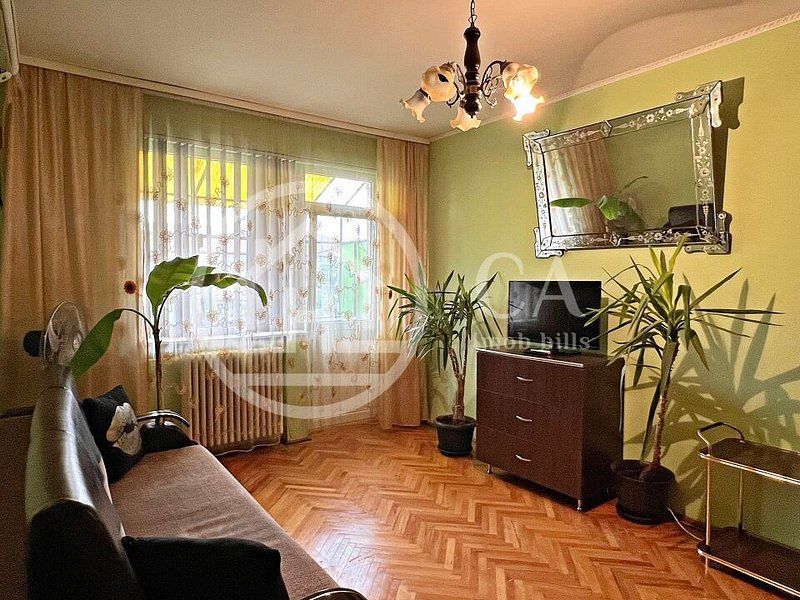Apartament cu 3 camere de vanzare in zona Rogerius Oradea - Poză 6